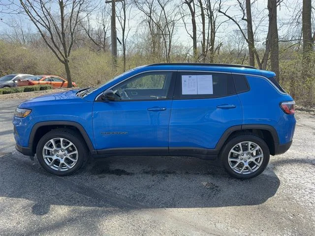 Used 2022 Laser Blue Pearl Coat Jeep Latitude Lux image 6