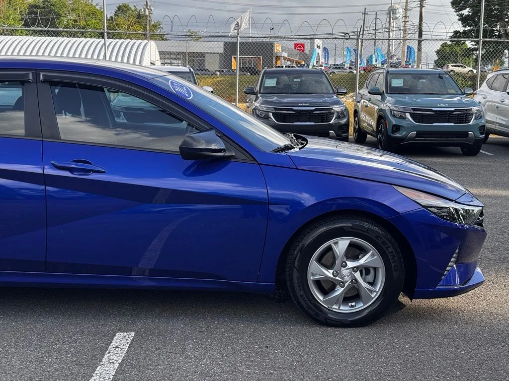 Used 2023  Hyundai SE image 13