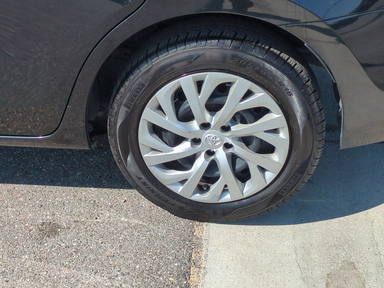 Used 2018 Black Toyota L image 30