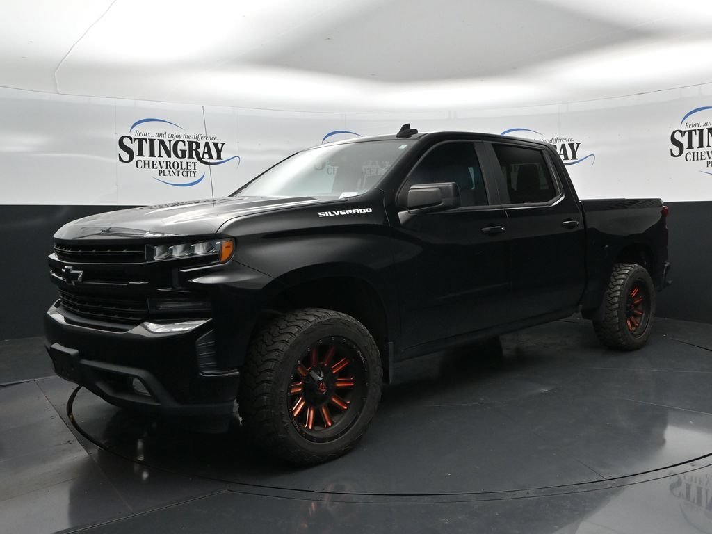 Used 2019 BLACK Chevrolet RST image 3