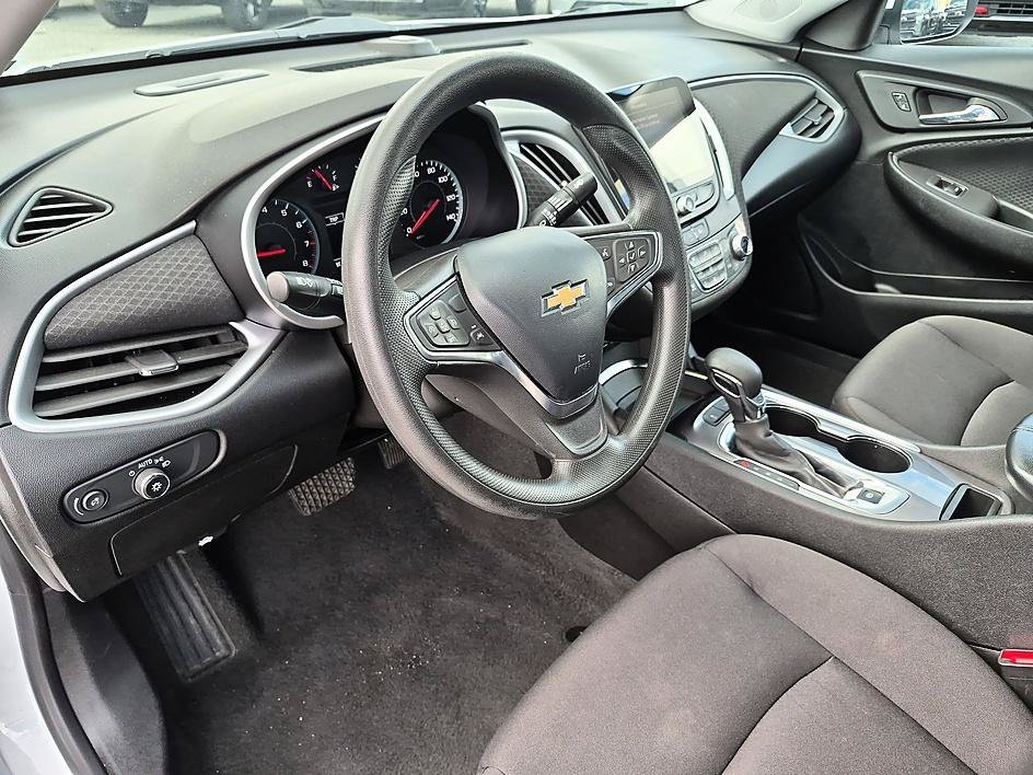 Used 2024 Summit White Chevrolet LT image 16