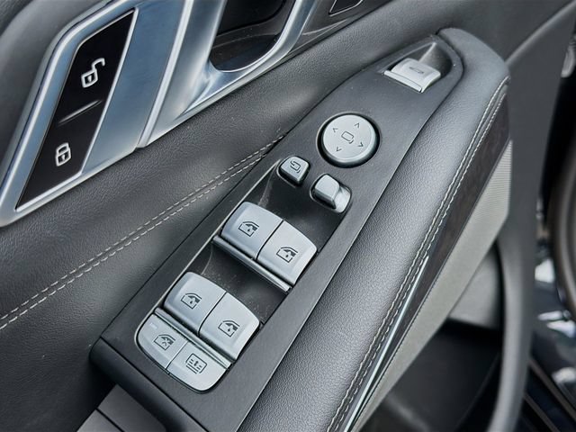 Used 2024 Black Sapphire Metallic BMW xDrive40i image 25