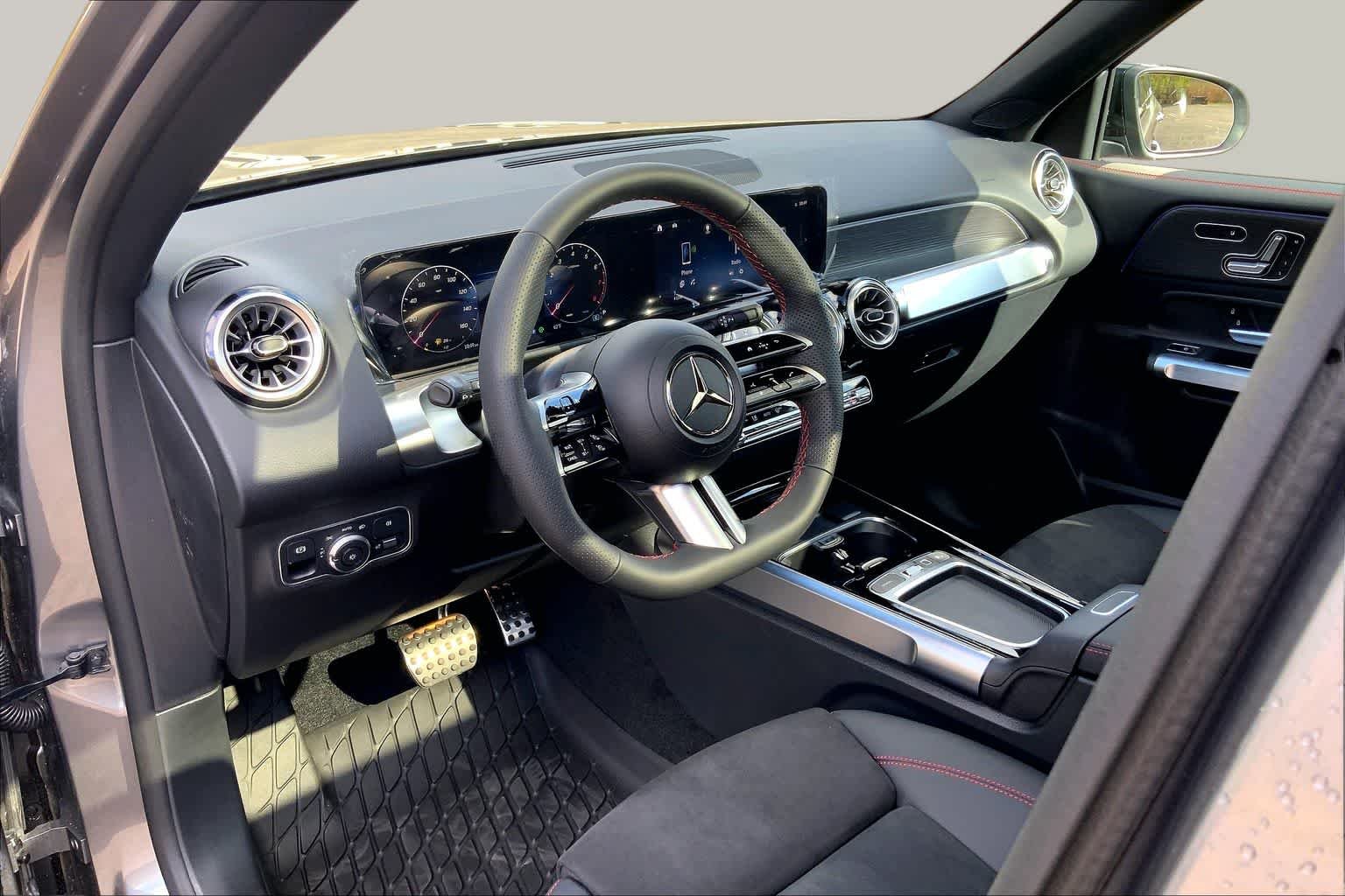 New 2026 Mountain Grey Metallic Mercedes-Benz GLB 250 image 8