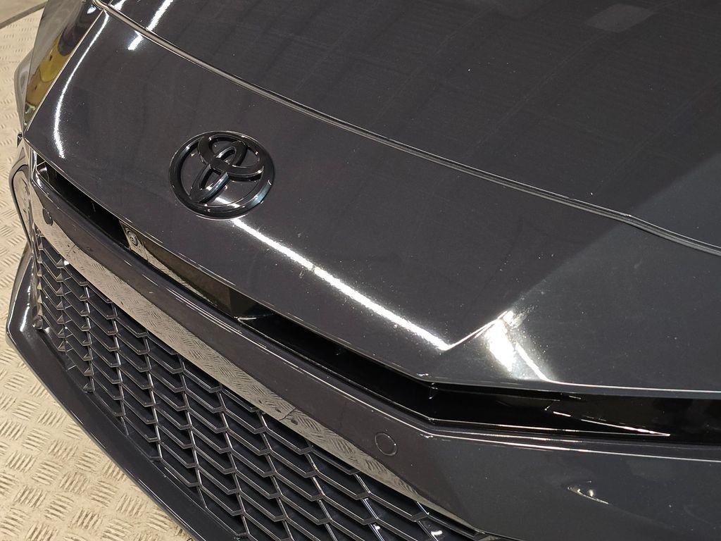 Used 2025  Toyota  image 12