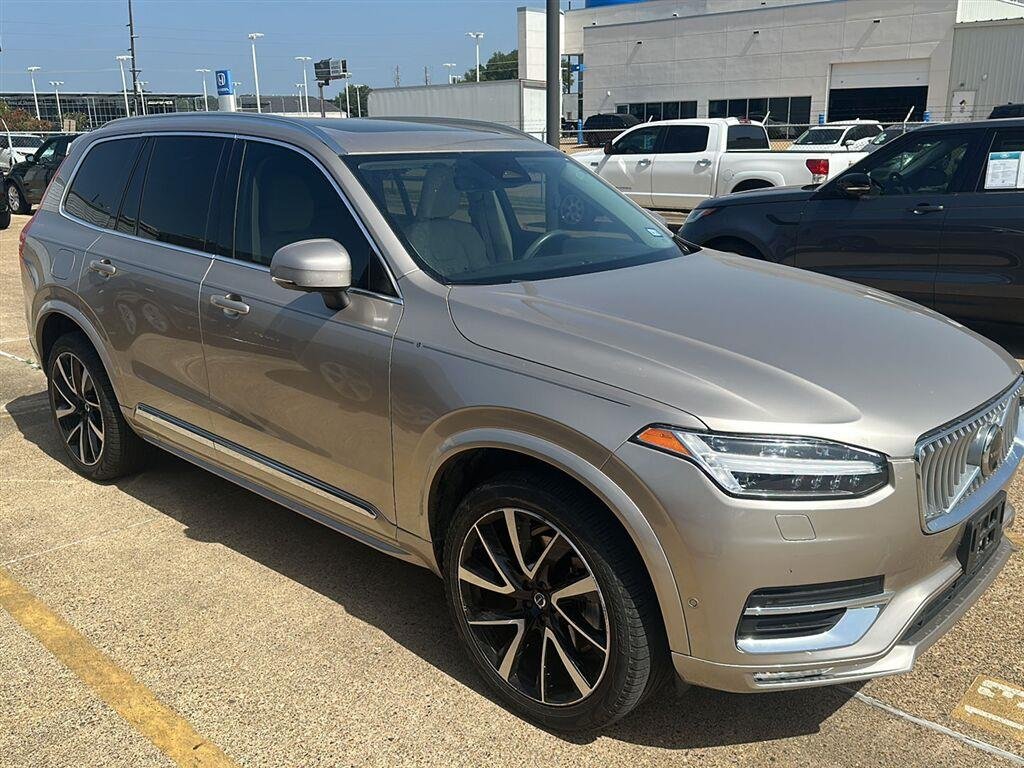 Used 2023 Bright Dusk Metallic Volvo Plus image 2