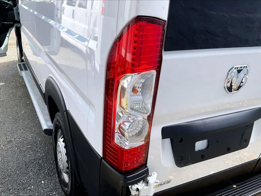 Used 2025 White Ram Base image 32