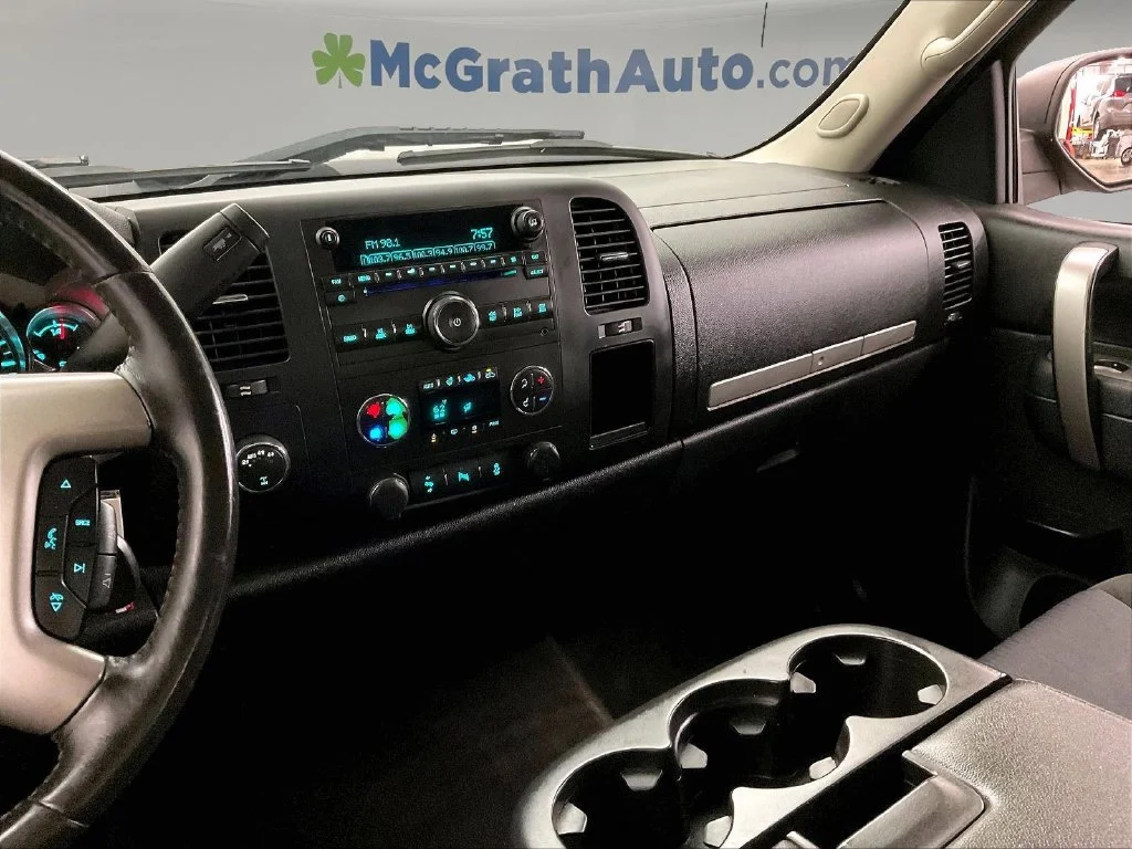 Used 2013 Black GMC SLE image 9