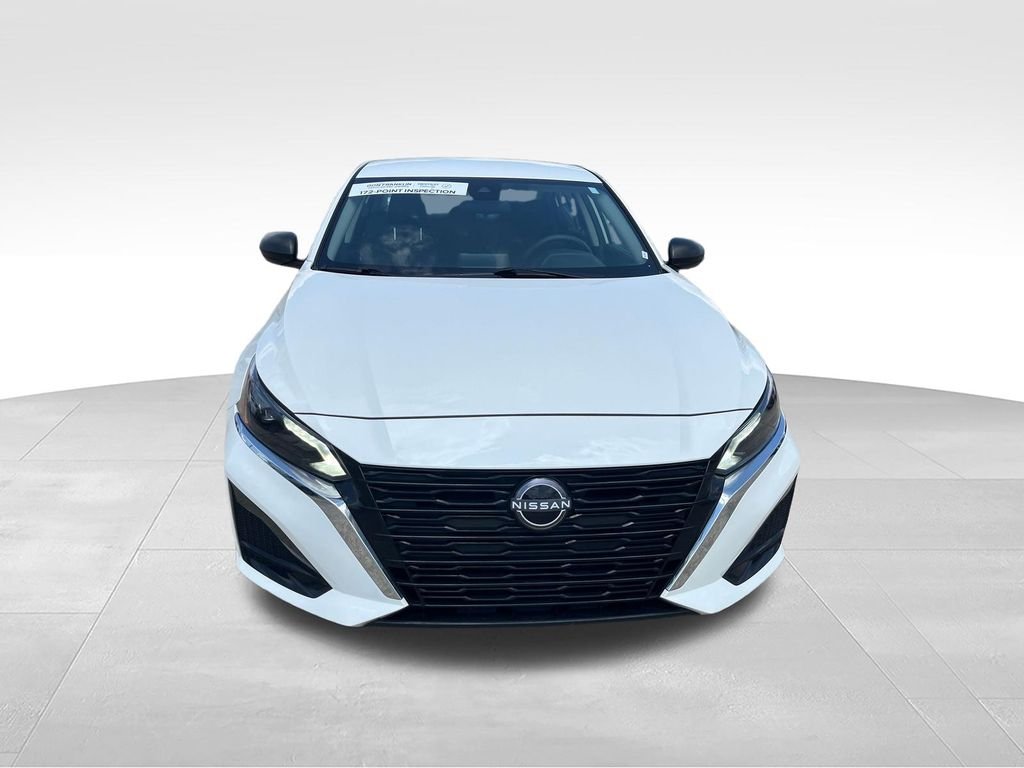 Used 2025 White Nissan 2.5 SV image 8