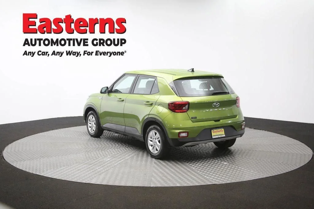 Used 2022 Green Hyundai SE image 66