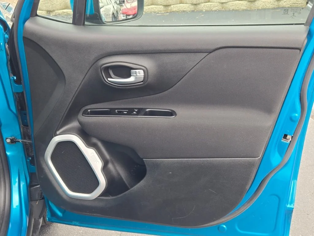 Used 2021 Teal Jeep Latitude image 6