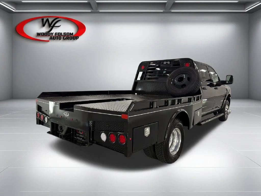 New 2026 Diamond Black Crystal Pearl-Coat Exterior Paint RAM Tradesman image 7