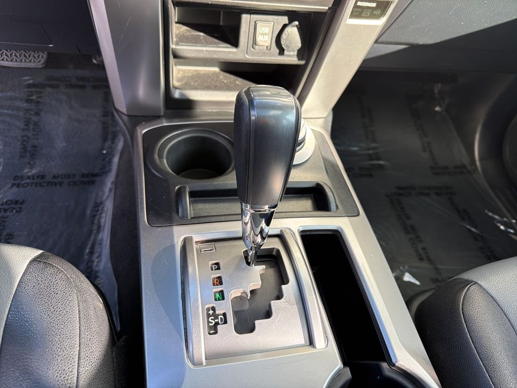 Used 2018 Midnight Black Metallic Toyota SR5 Premium image 25