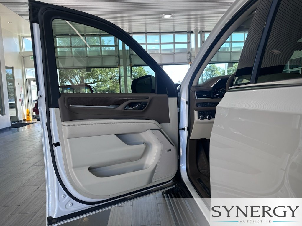 Used 2021 White Frost Tricoat GMC Denali image 24