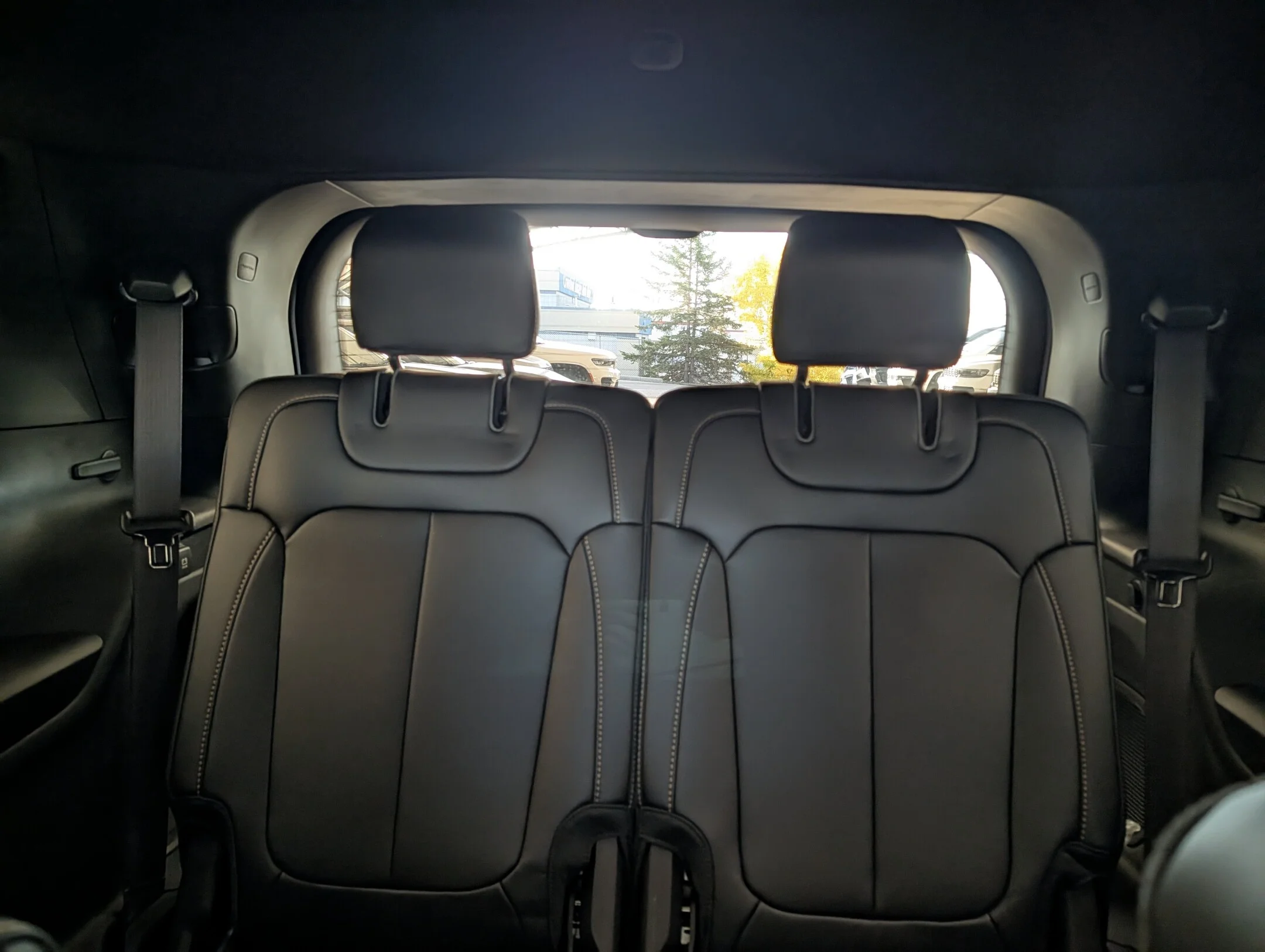 New 2026 White Jeep 85th Anniversary - - Pkg 2C7 - CommandView Pano Sunroof - 2nd Row Captains - Trailer Tow & More! image 30