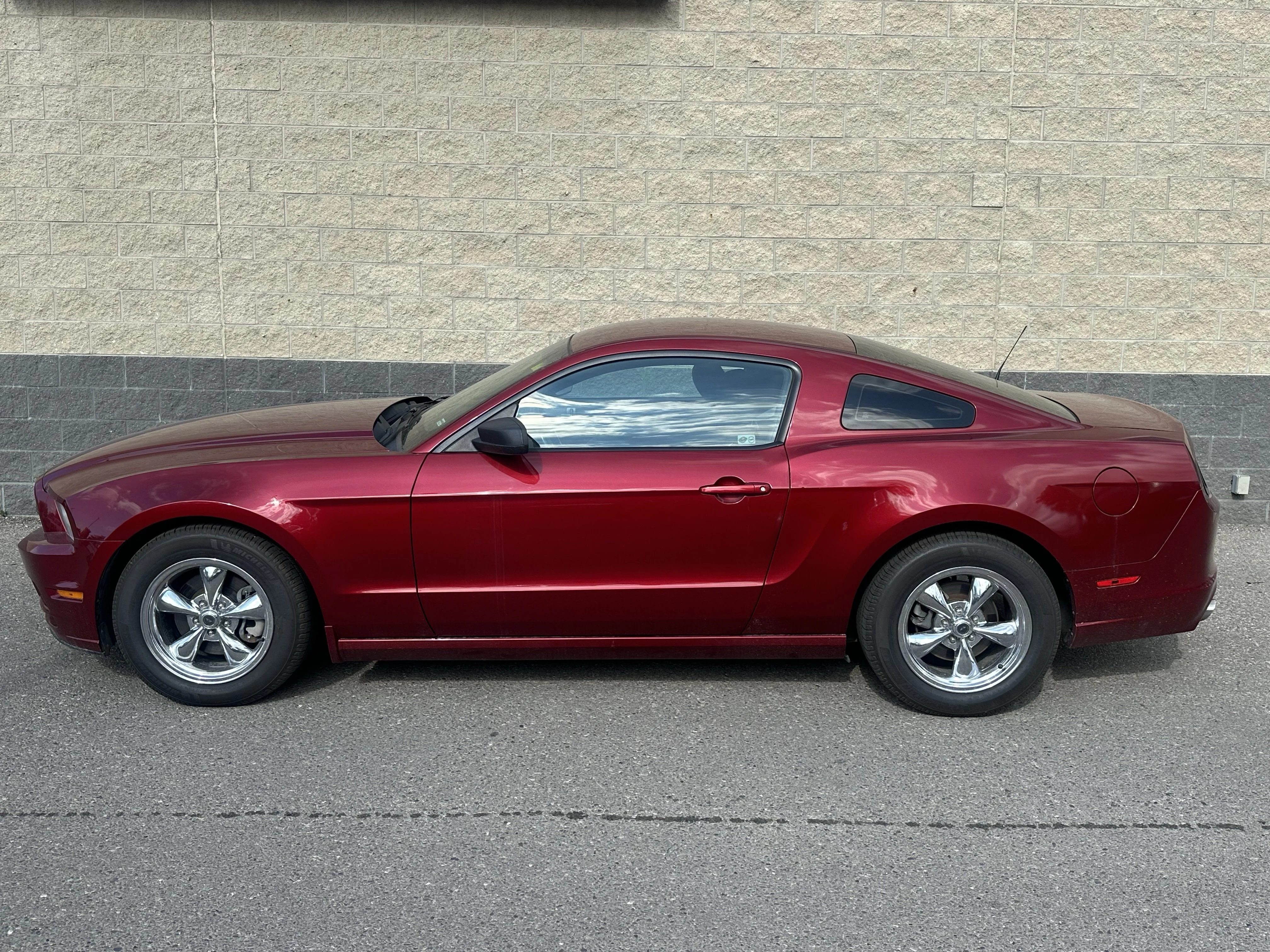Used 2014 Red Ford V6 image 3