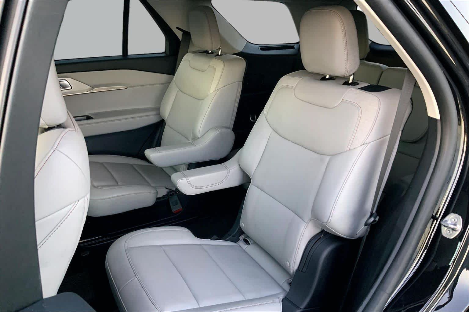 Used 2025 Agate Black Metallic Ford Active image 19