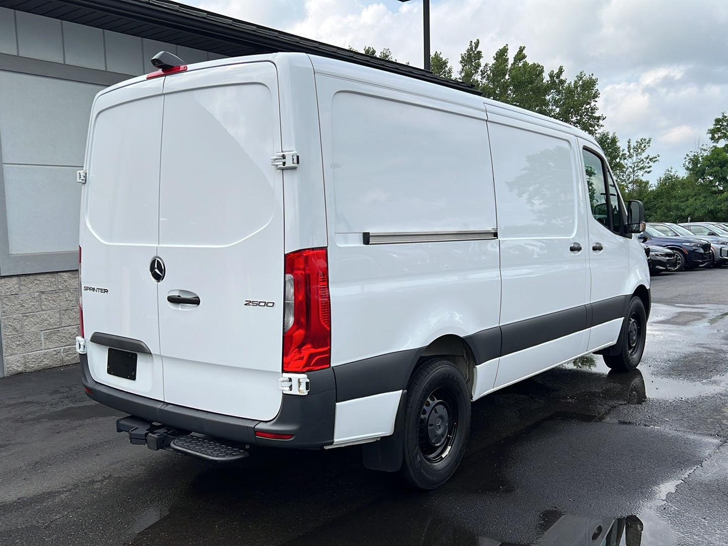 New 2025 Arctic+White Mercedes-Benz Cargo Van 144" Standard Roof 4cyl HO image 5