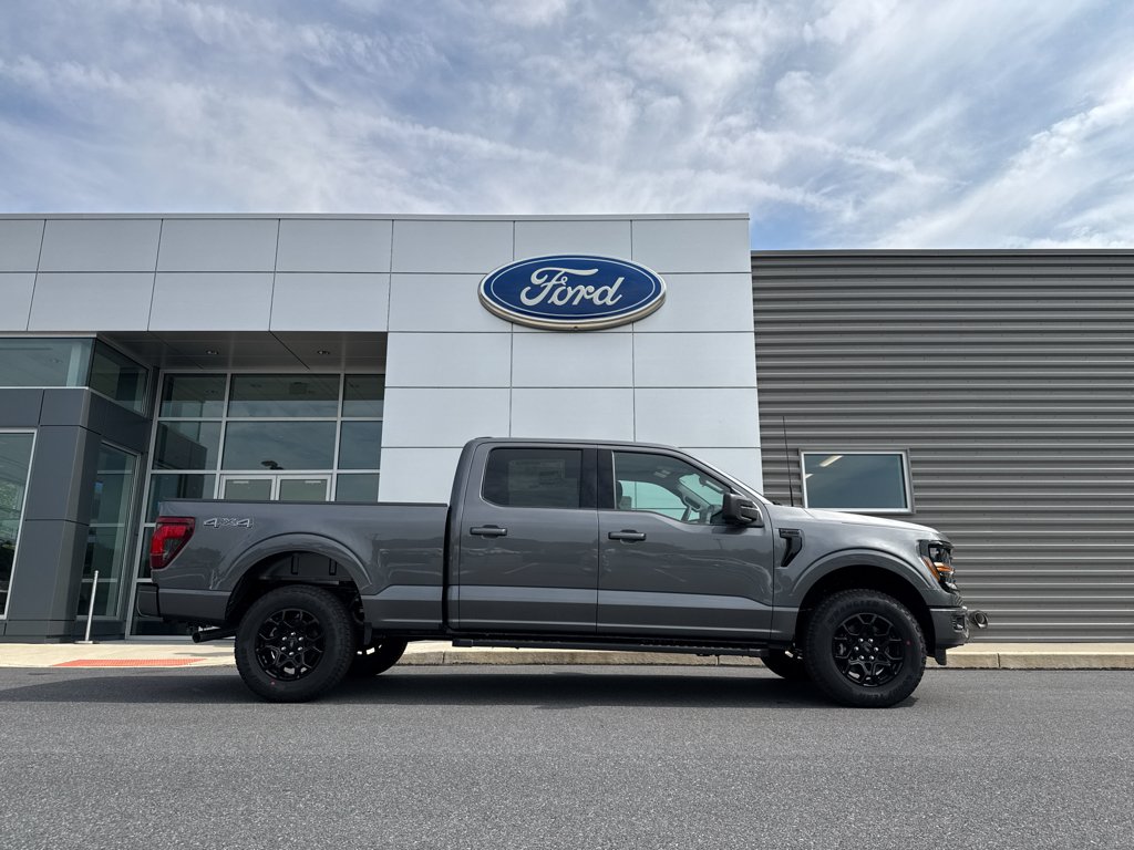 New 2026 Carbonized Gray Metallic Ford XLT image 2