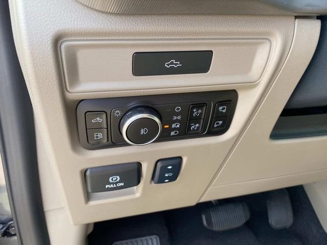 New 2026 Gray Ford Platinum image 13