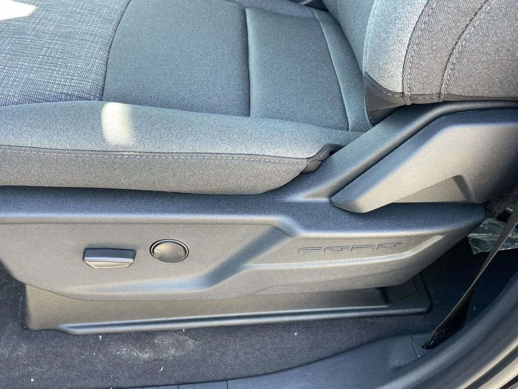 New 2026 Agate Black Metallic Ford XLT image 14