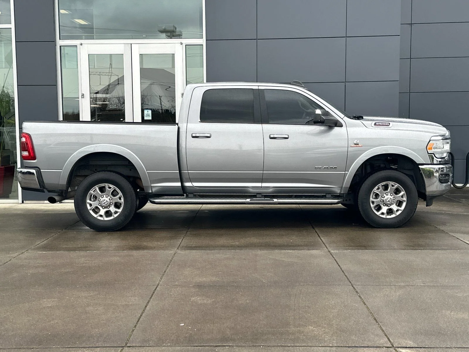 Used 2022 Billet Silver Metallic Clearcoat Ram Laramie image 2