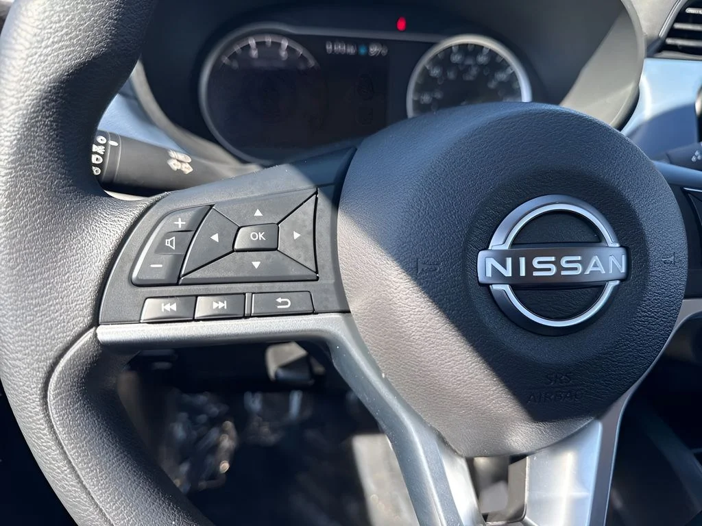 Used 2025 White Nissan 1.6 SV image 13
