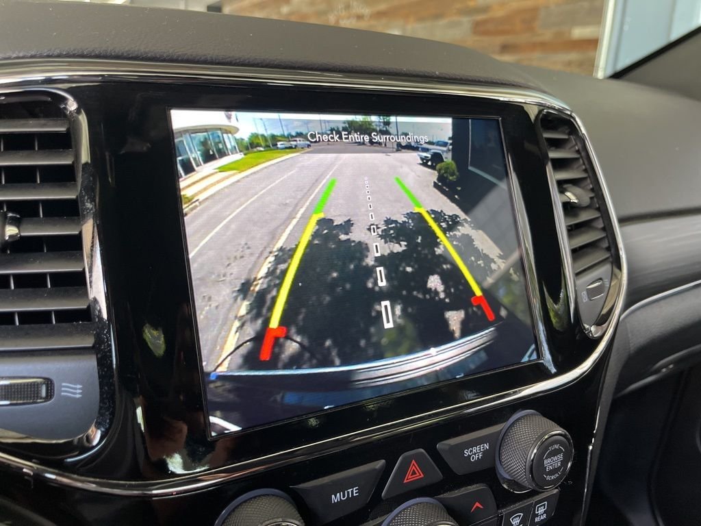 Used 2021 Diamond Black Jeep Limited image 31