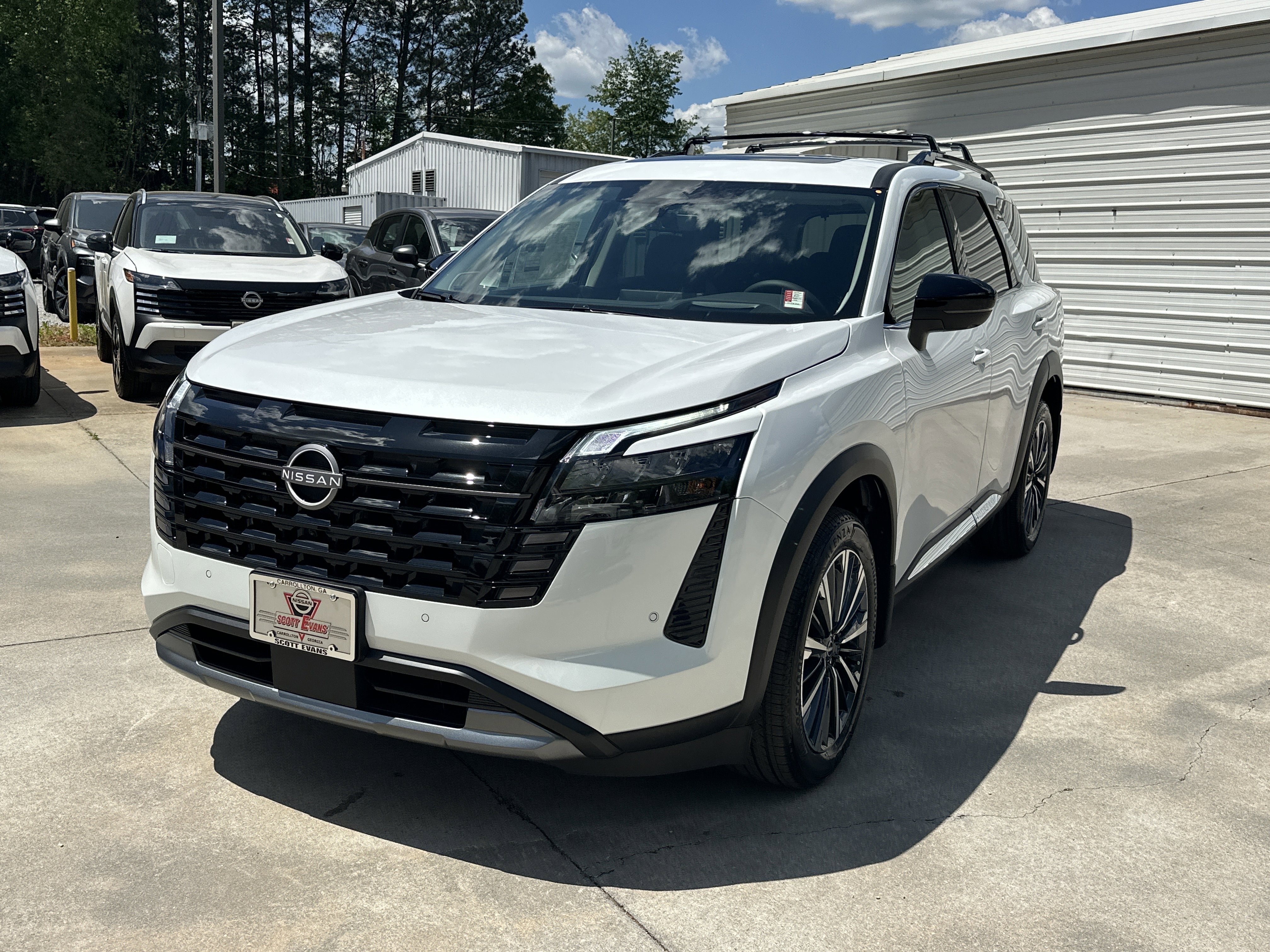 New 2026 Everest White Pearl Tricoat Nissan Platinum image 4