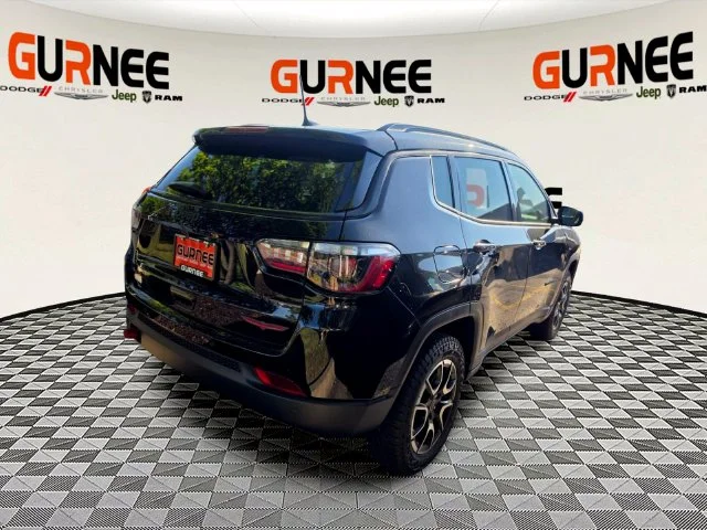 New 2026 Diamond Black Crystal Pearl-Coat Exterior Paint Jeep Trailhawk image 2