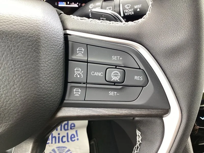 New 2026 Baltic Gray Metallic Clear-Coat Exterior Paint Jeep Laredo Altitude image 32