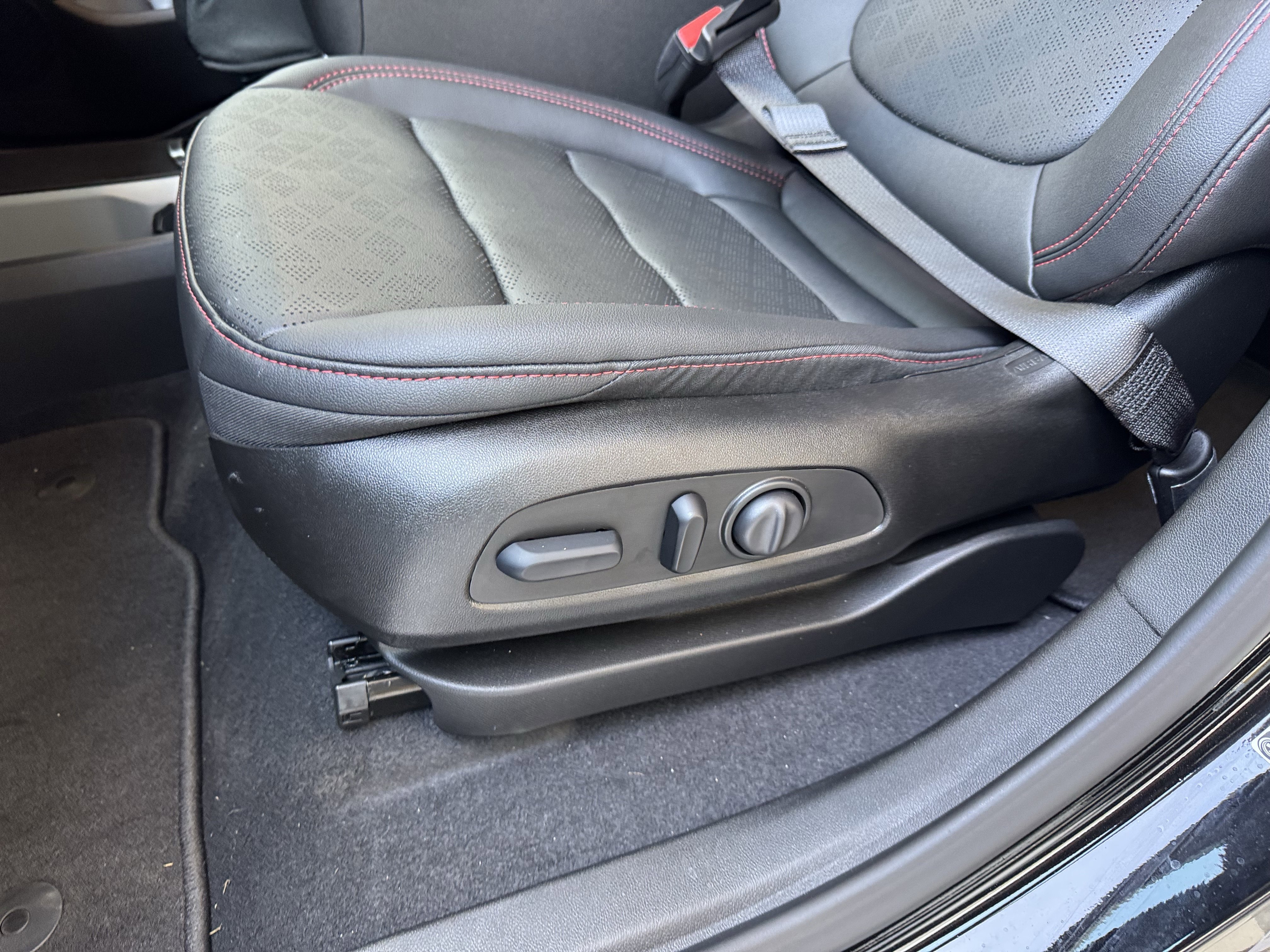 2027 Chevrolet Bolt RS - Photo 15