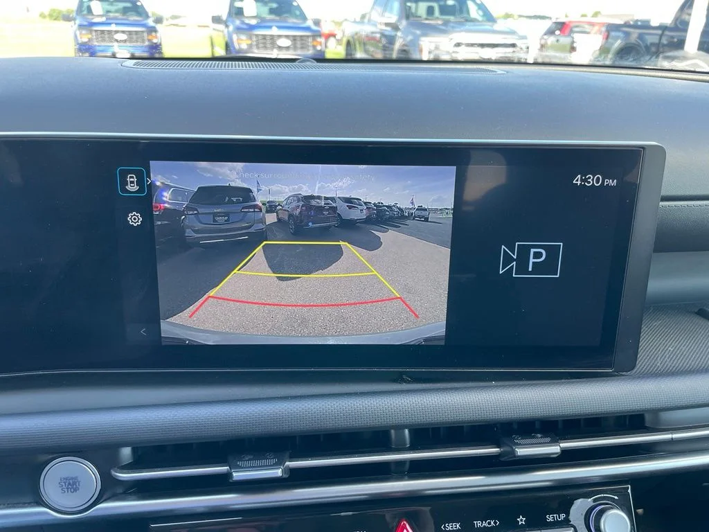 Used 2025 Hampton Gray Hyundai SEL image 17