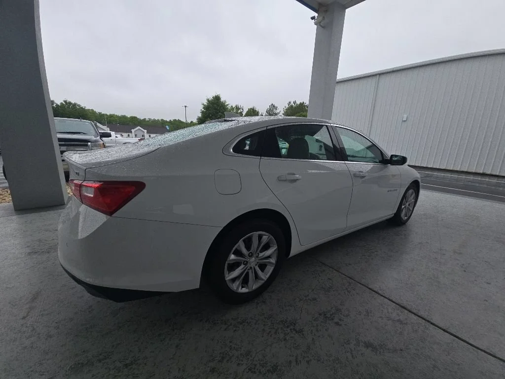 Used 2024 Summit White Chevrolet 1LT image 14