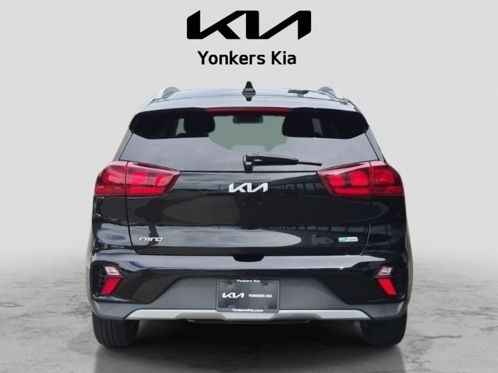 Used 2022 Black Kia LXS image 6