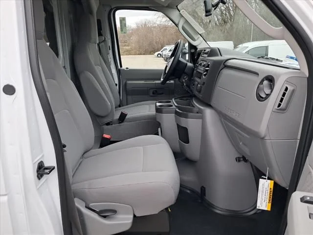 2025 Ford E-Series Cutaway Base - Photo 8