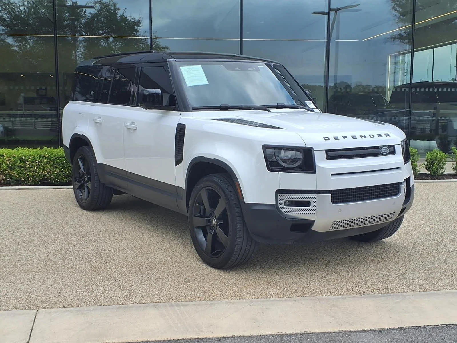 Certified Used 2024 Fuji White Land Rover S image 3