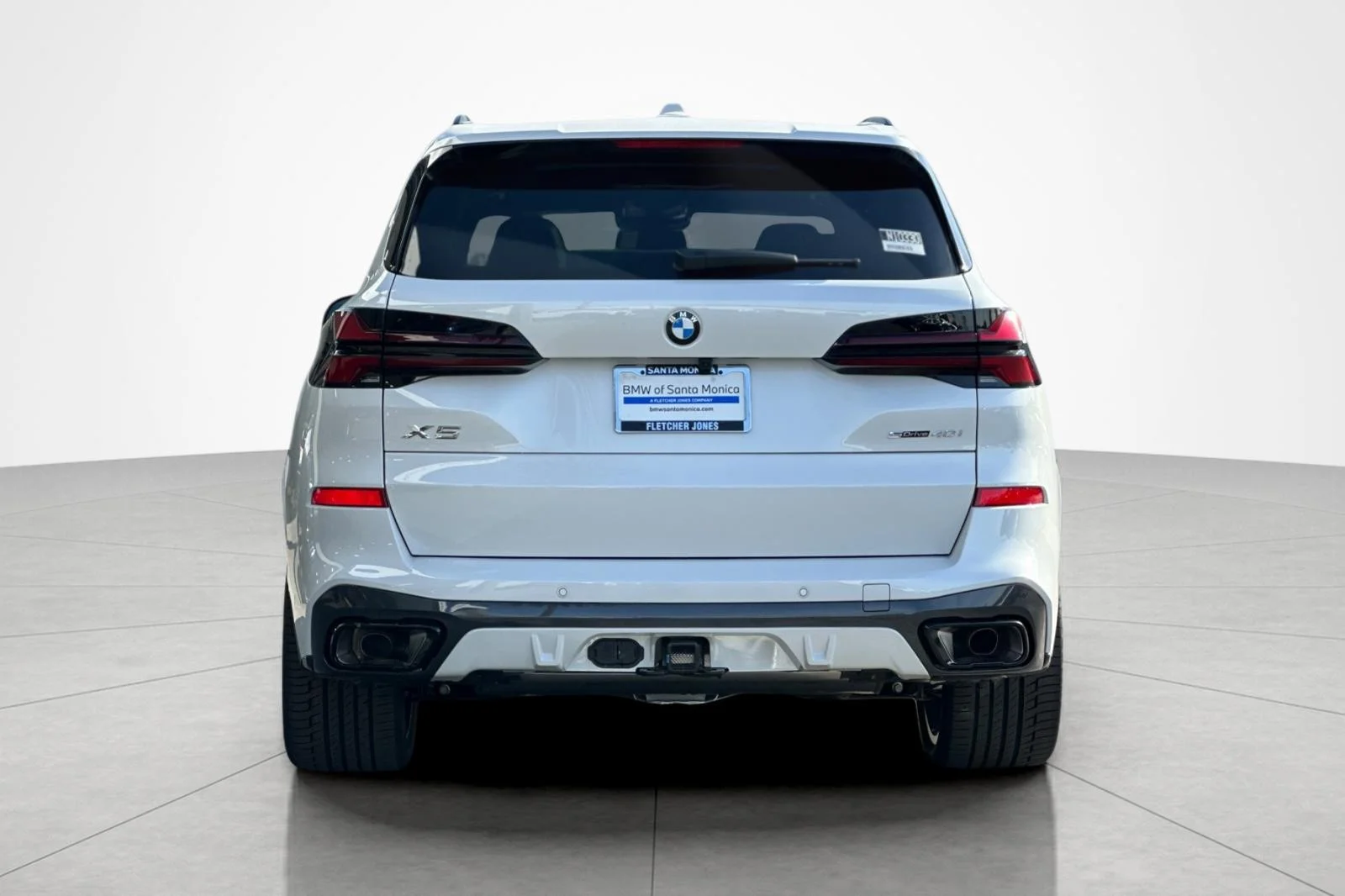 New 2026 Mineral White Metallic BMW sDrive40i image 4