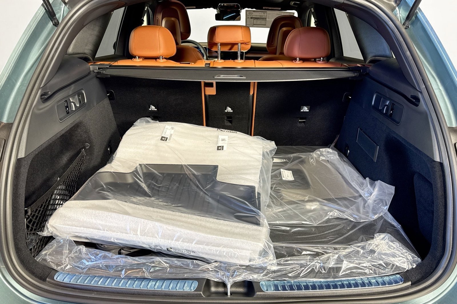 New 2026 Verde Silver Metallic Mercedes-Benz GLC 300 image 24