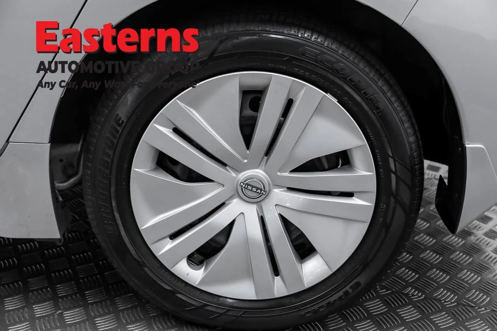 Used 2023 Silver Nissan S image 30