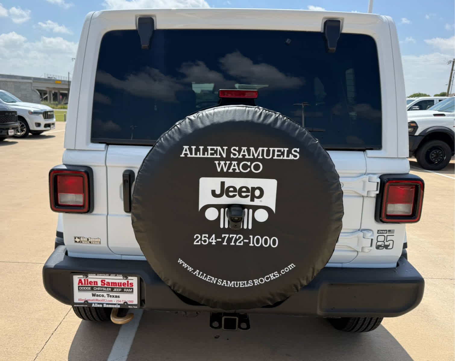 New 2026 Bright White Clear-Coat Exterior Paint Jeep 85th Anniversary image 7