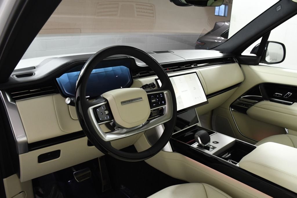 New 2026 Ostuni Pearl W Land Rover SE image 12