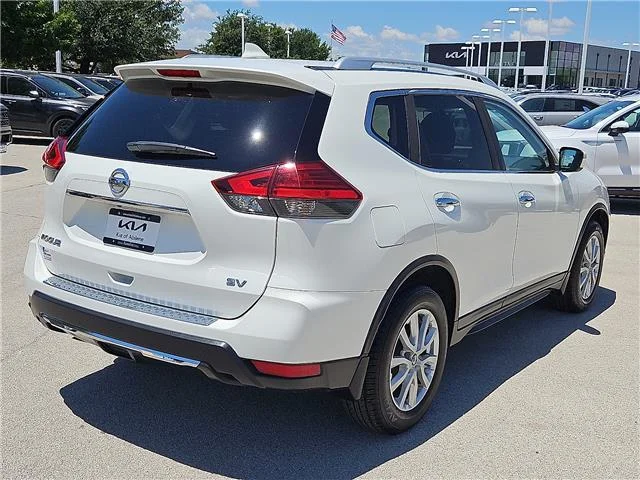 Used 2017 Glacier White Nissan SV Front-wheel Drive image 4