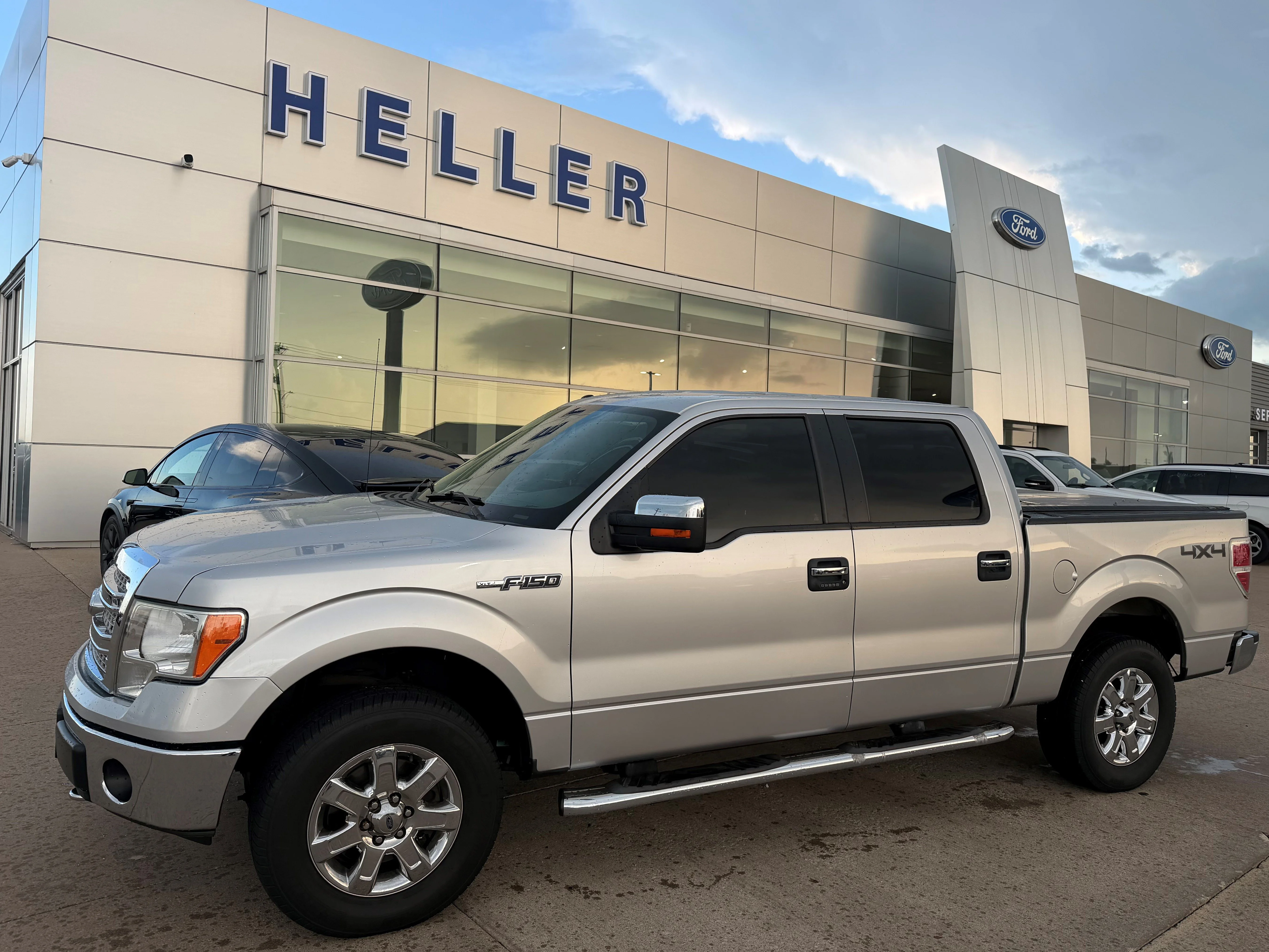 Used 2014 Ingot Silver Ford XLT image 3