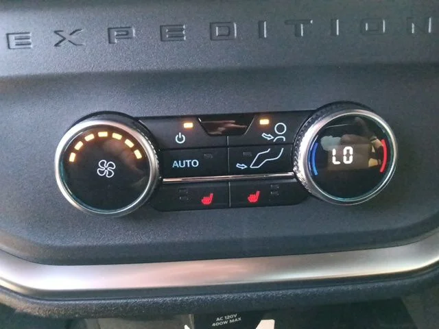New 2027 Star White Metallic Tri-Coat Ford MAX King Ranch® image 29