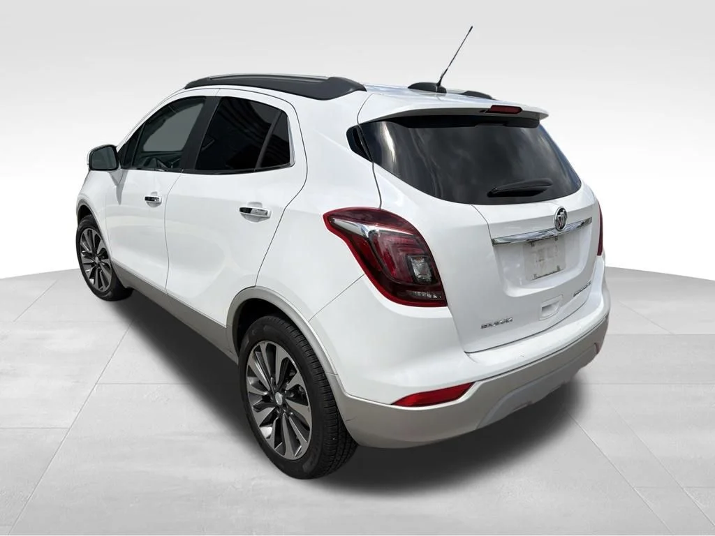 Used 2018 White Frost Buick Essence image 31