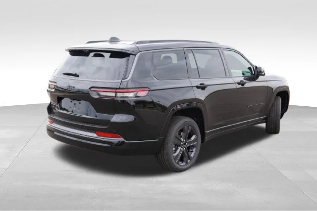 New 2027 High-Gloss Black Paint Jeep Limited Reserve image 3