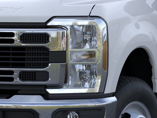New 2026 Oxford White Ford XLT image 18