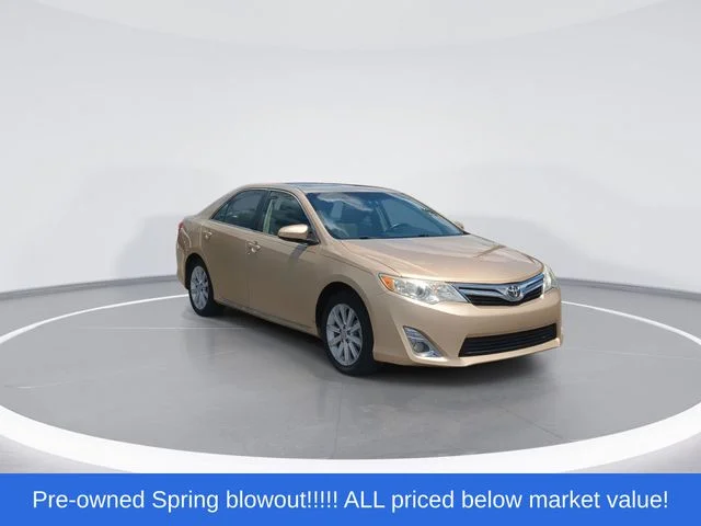 Used 2012 Beige Toyota XLE image 2