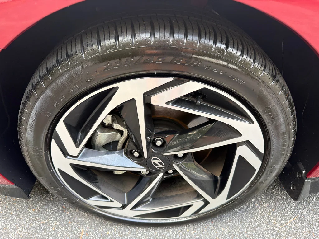 Used 2025 Red Hyundai SEL Convenience image 11