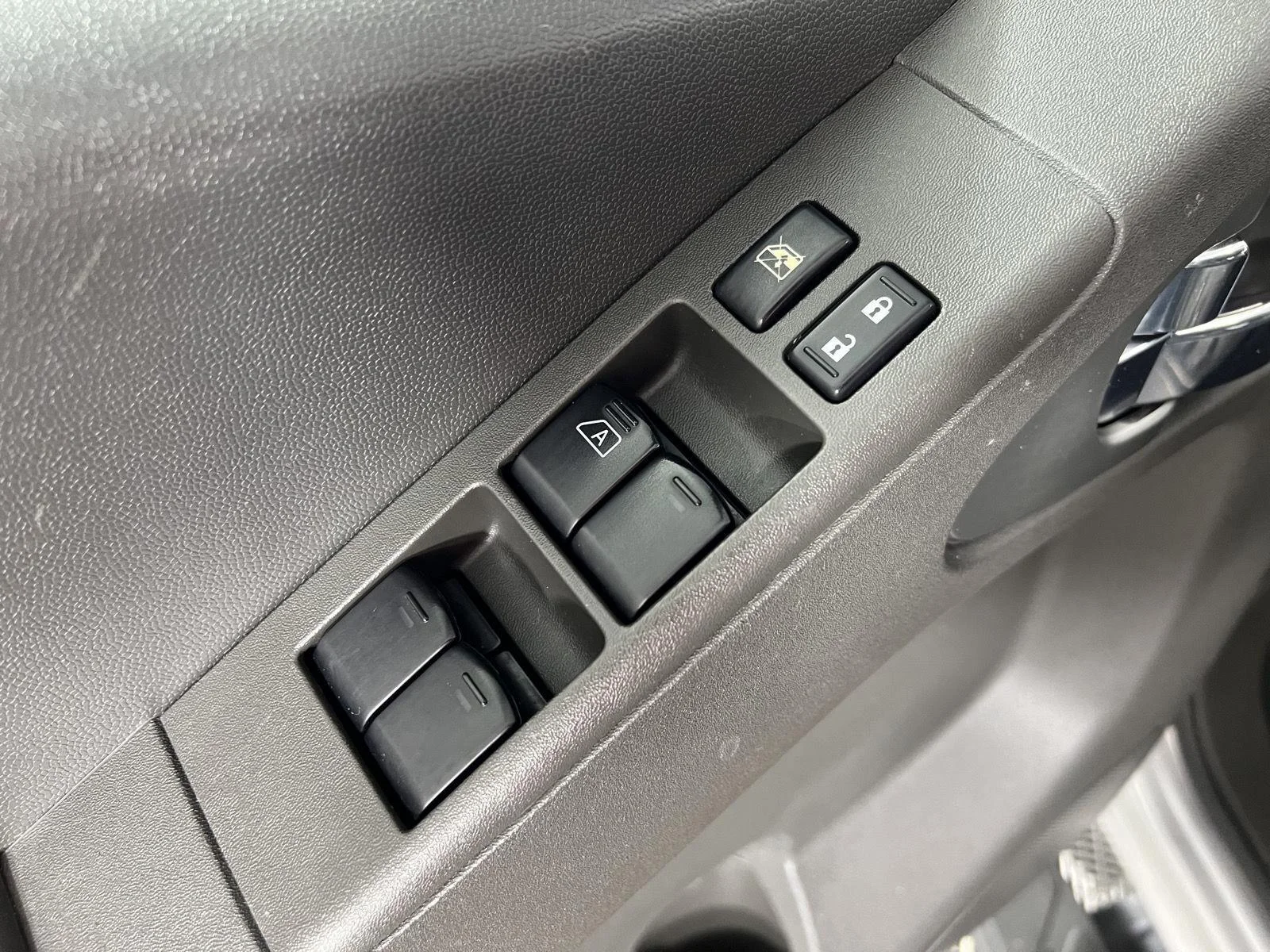 Used 2019 Brilliant Silver Metallic Nissan PRO-4X image 10